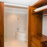 Three-Bedroom Suan Tua Apartment Layan-bath coner