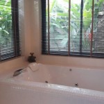 3 BR pool villa Bang Jo for rent - jacuzzi in master bedroom
